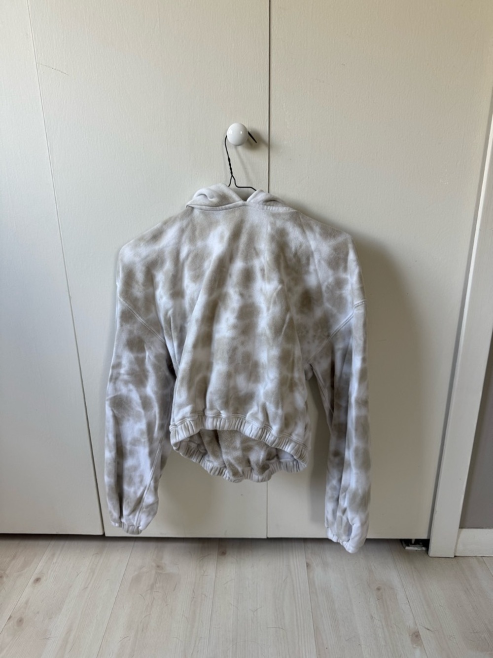 Abercrombie & Fitch Cropped Tie-Dye Sweatshirt — Taupe & White
